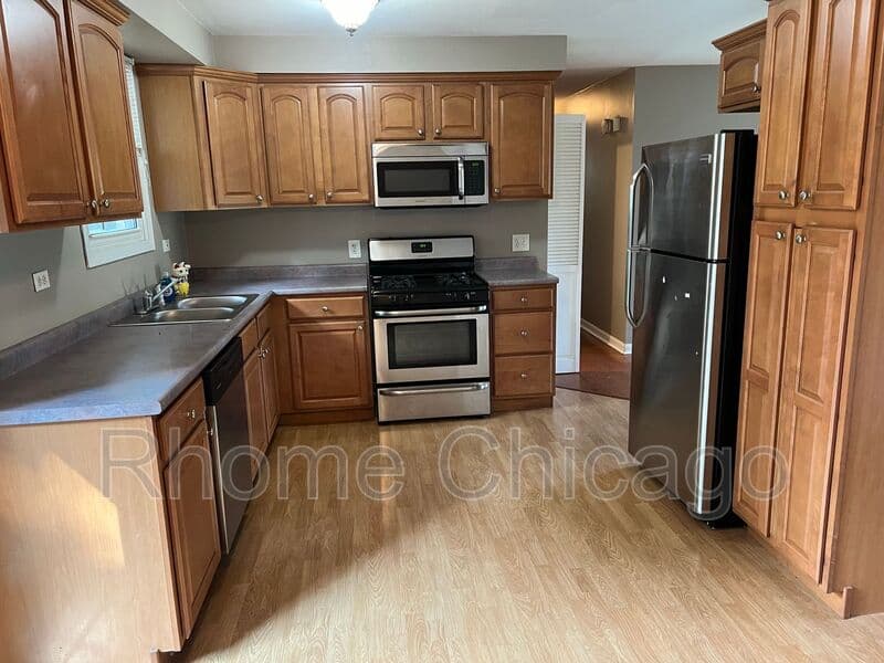 Carol Stream House: 564 Chippewa Trail