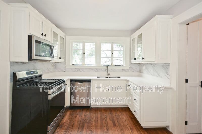 Atlanta House: 619 Cooledge Ave NE