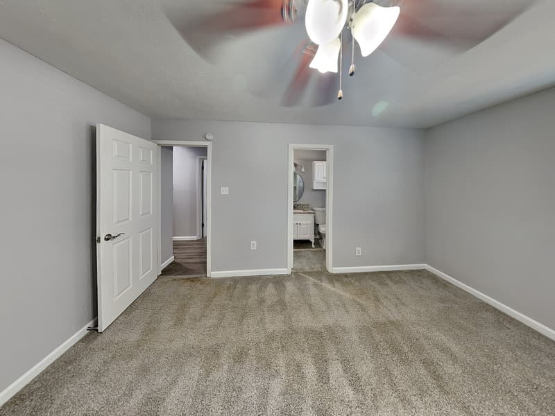 Euless House: 300 Newport Cir