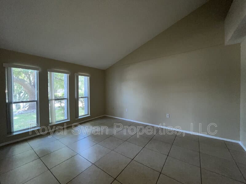 Lakeland House: 3812 Dovehollow Drive