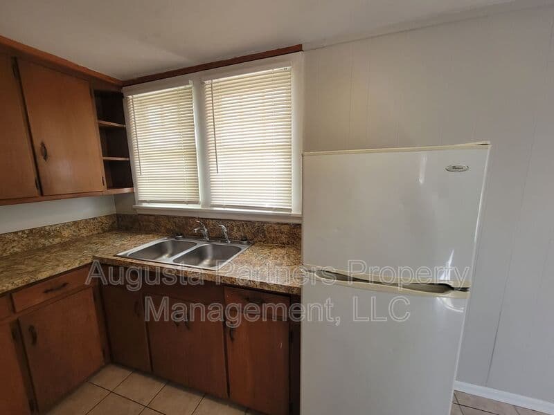 Augusta Condo: 1951 Barnes Rd