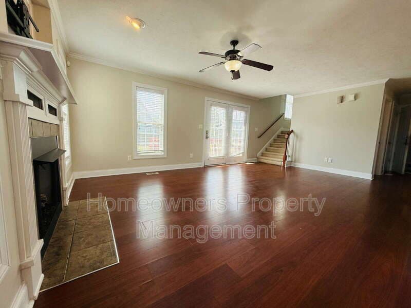 Hope Mills House: 5802 Kessinger Ct
