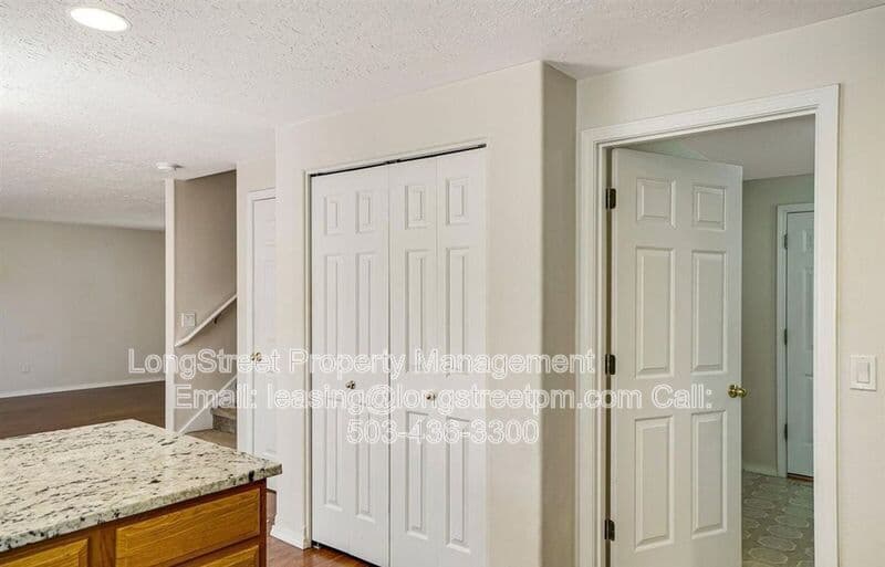 Adair Village House: 332 NE Carmen Pl
