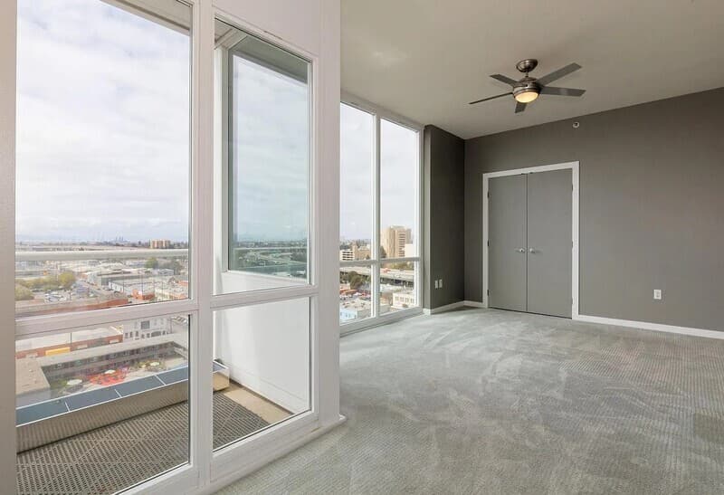 Oakland Condo: 222 Broadway St