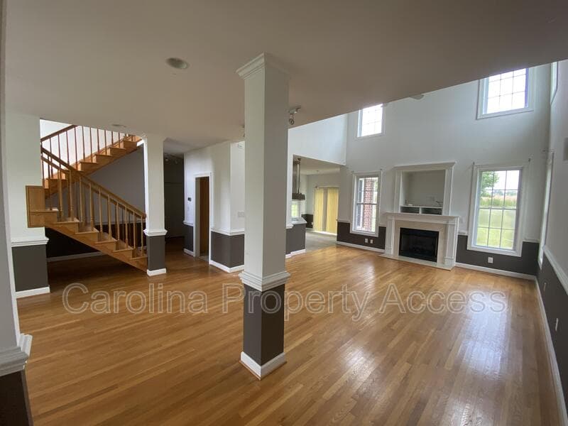 Raleigh House: 1021 Rolling Farm Drive