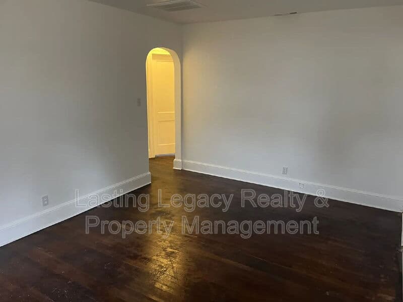 Winston Salem House: 3709 Prospect Dr
