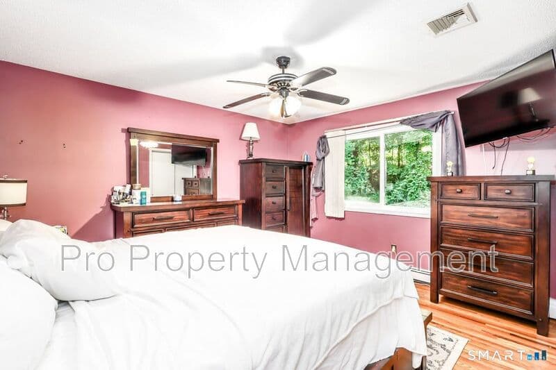 New Milford House: 212 Chestnut Land Rd.