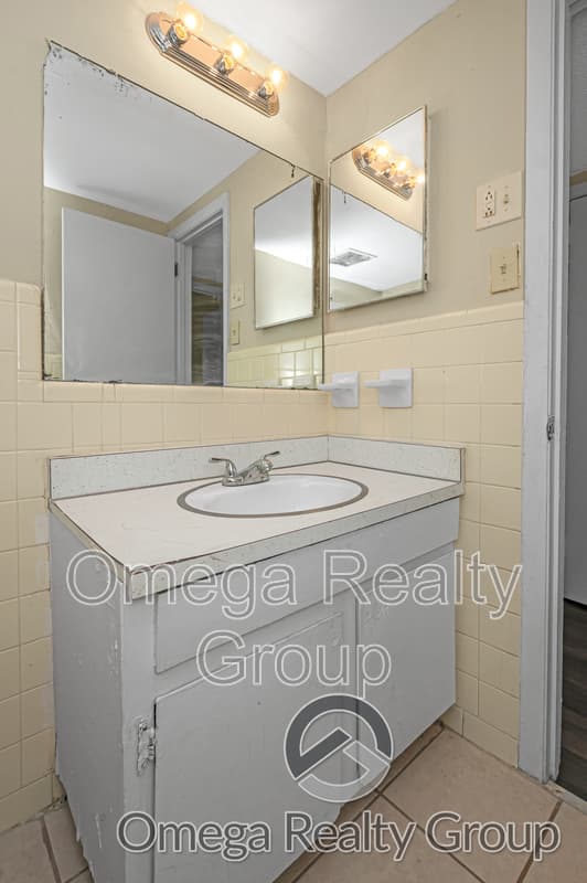 Montgomery Condo: 4724 S Court St