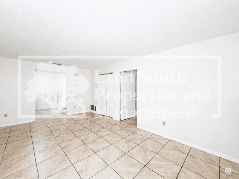 Lakeland House: 725 E. Lime Street, #B