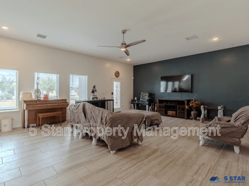 El Paso House: 2233 Mike Price Dr
