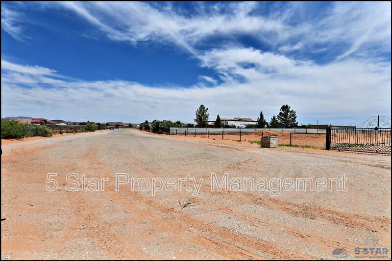 El Paso House: 14101 Koshare Ct