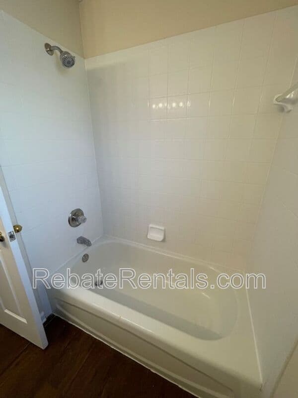 Jacksonville House: 5009 Grand Lakes Drive