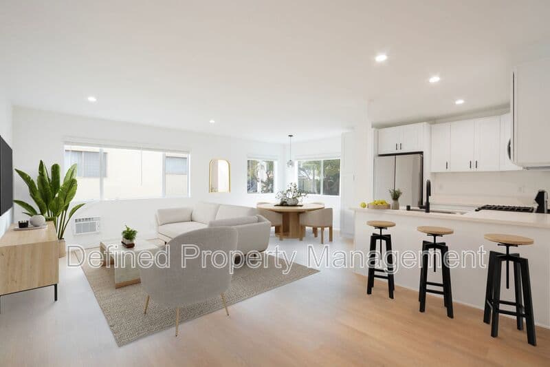 West Hollywood House: 937 Orange Grove Ave