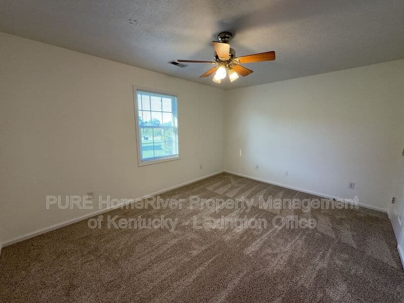 Harrodsburg Apartment: 105 Murphy Lane