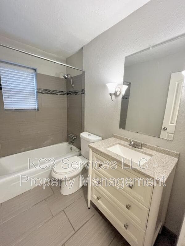 Kansas City House: 3710 Wyandotte St
