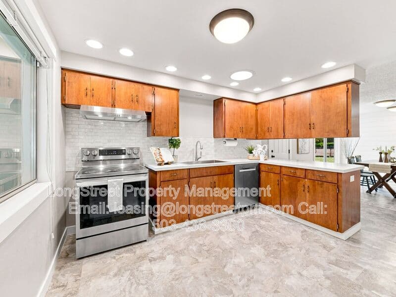 Beavercreek House: 22032 S Dans Ave
