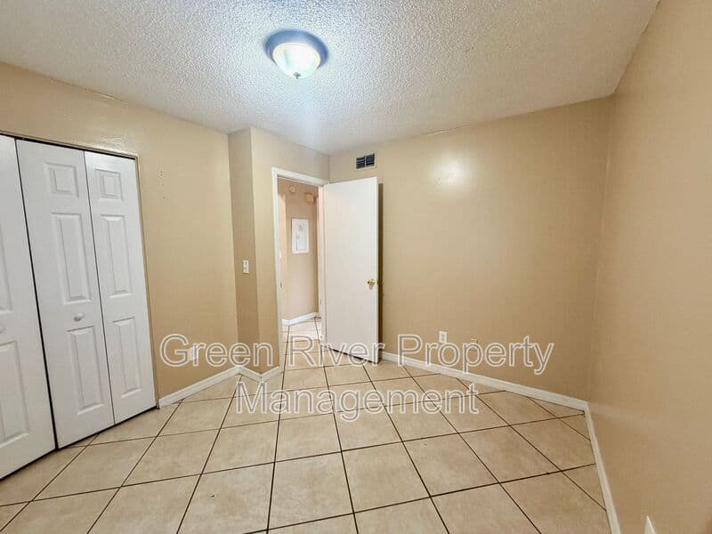 Jacksonville House: 5142 Ricker Road
