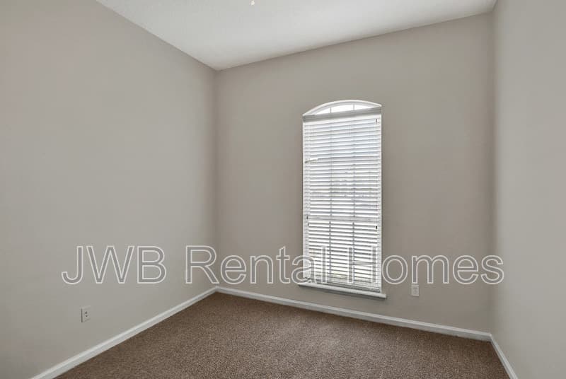 Jacksonville House: 14422 Christen Dr S