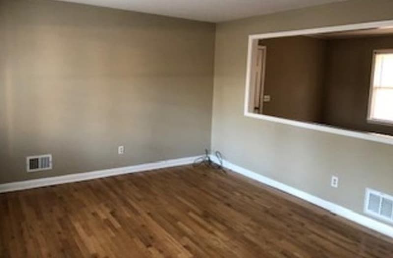 Columbia House: 304 Hickory Ridge Drive