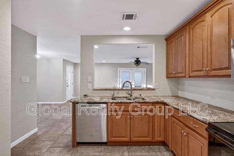 San Antonio House: 12914 Ocean Glade