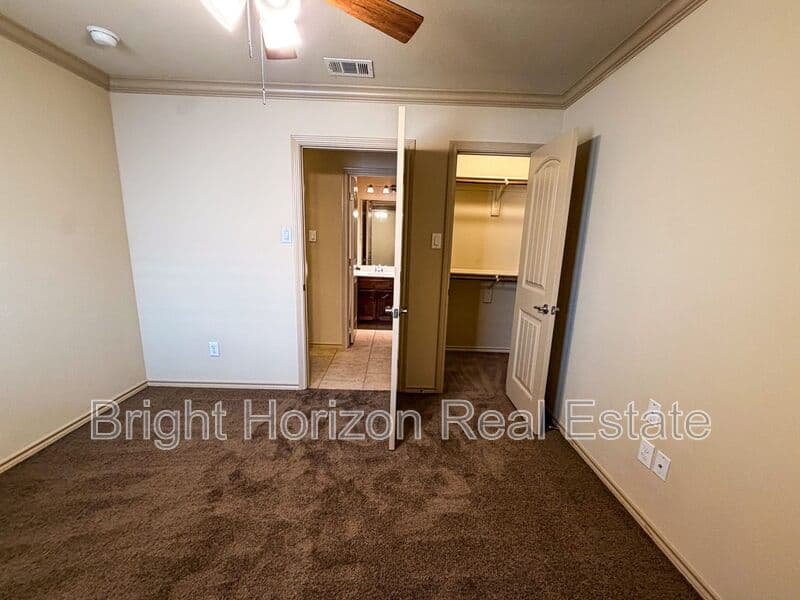 Fort Worth House: 5049 Britton Ridge Lane