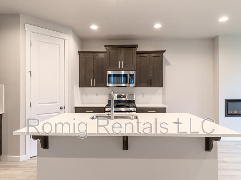 Vancouver House: 18615 Northeast 44th Avenue