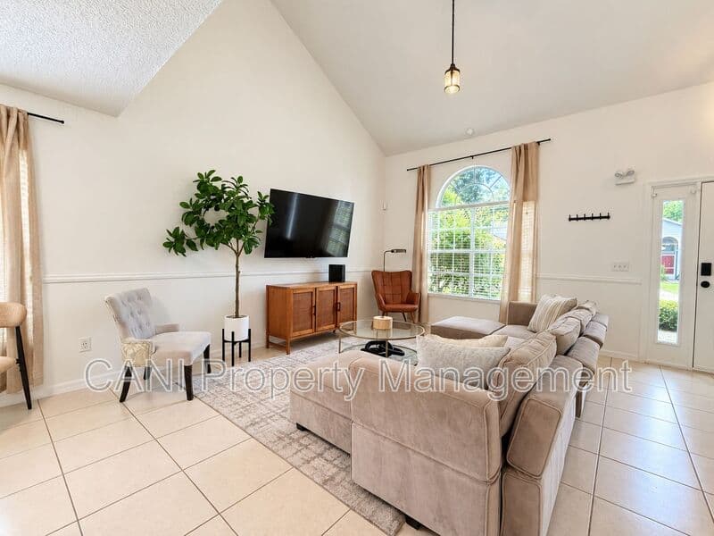 Davenport House: 644 Allison Avenue
