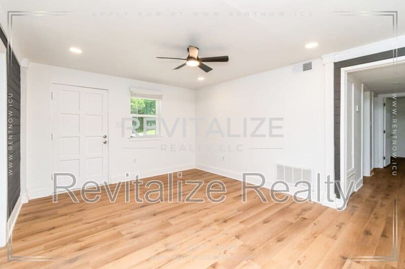 Mobile House: 2365 Sybel Drive
