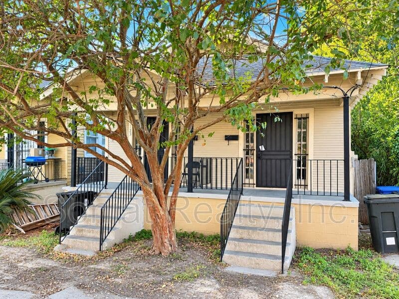 New Orleans House: 1121 S. Genois St.