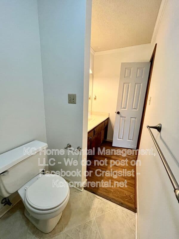 Shawnee House: 12027 W 58th Pl