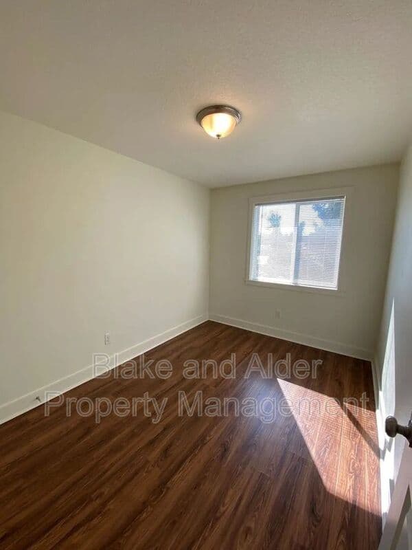 Portland House: 8211 N Montana Ave