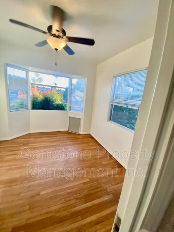 San Diego House: 5017 College Ave