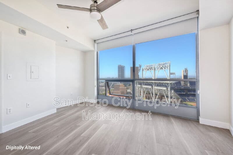 San Diego House: 253 10th Ave