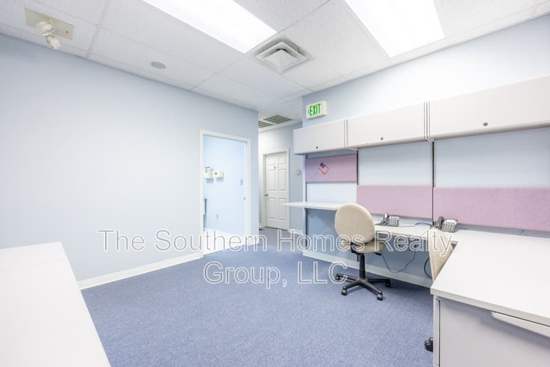 Etowah House: 305 Grady Road - 1