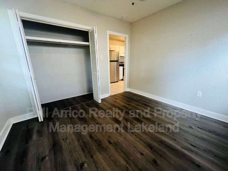 Plant City House: 305 1/2 E Tomlin St