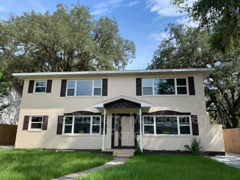 Silver Springs House: 5575 NE 30 St