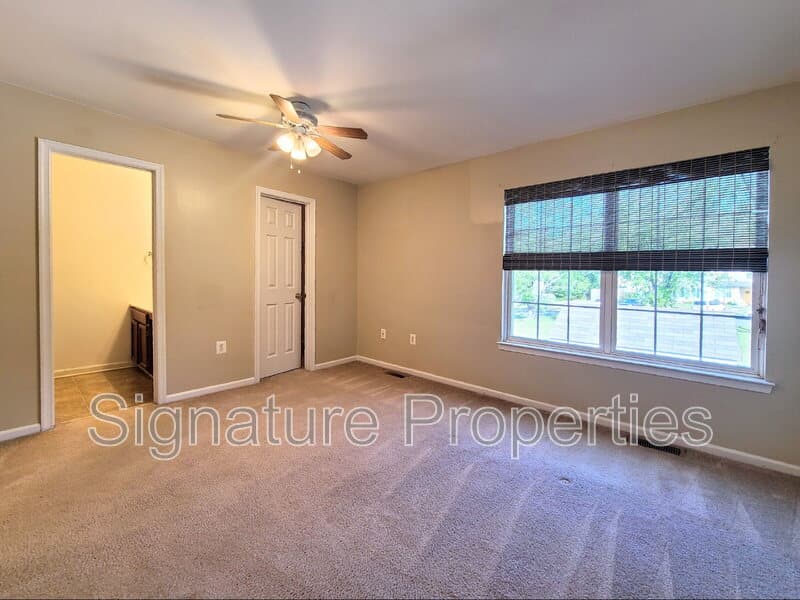 Fredericksburg Townhome: 207 Heritage Commons Dr