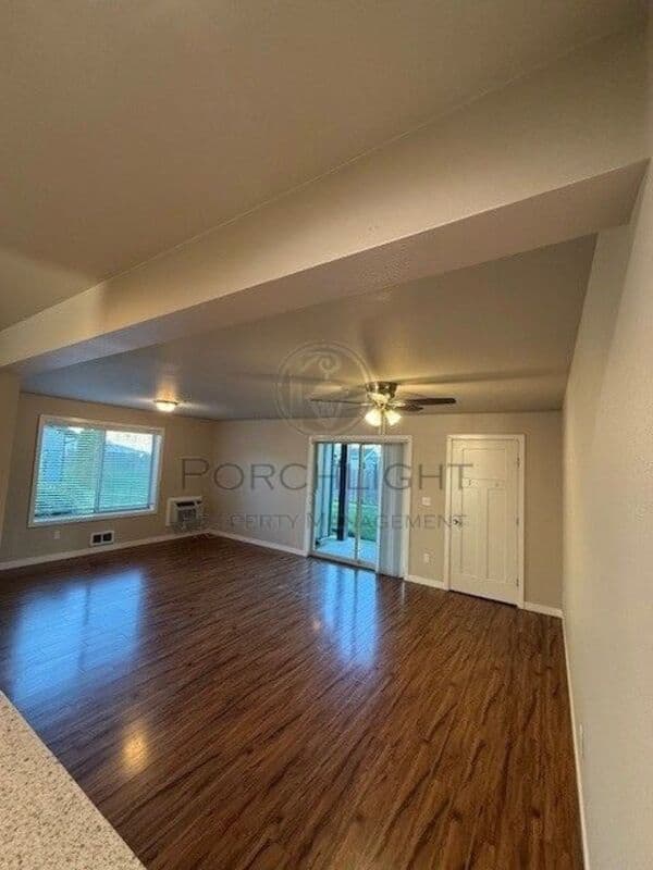 Lynden Condo: 2005 Aaron Drive - 101