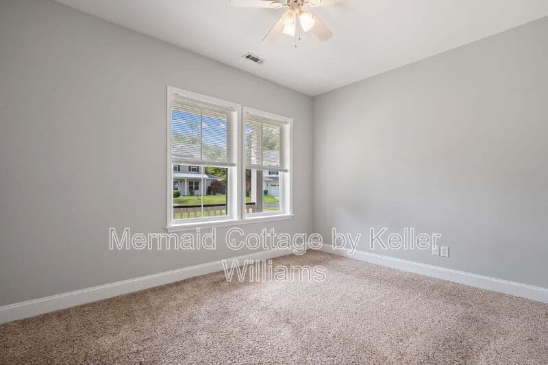 Beaufort House: 50 Spearmint Cir