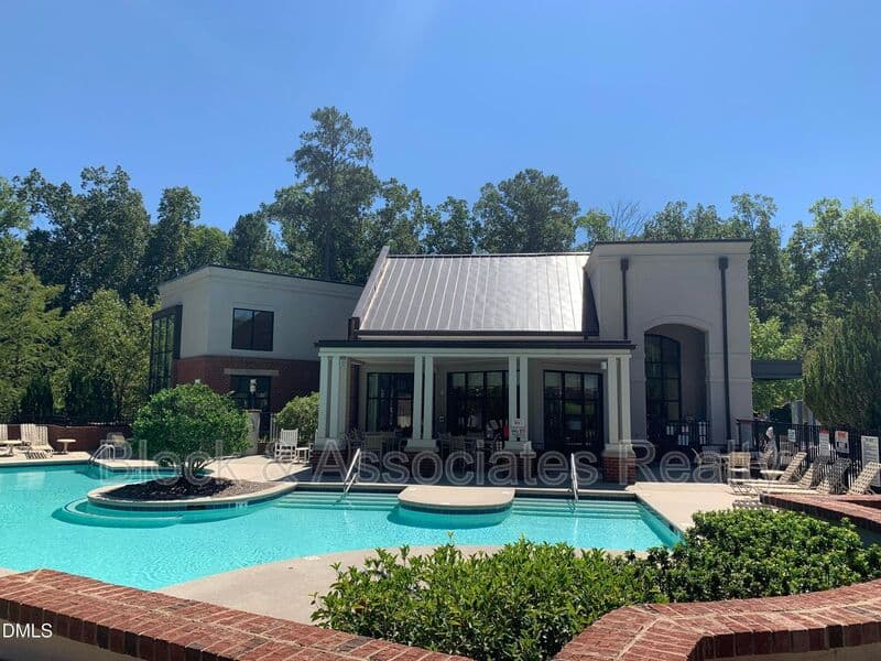 Durham House: 4016 Southpoint Landing
