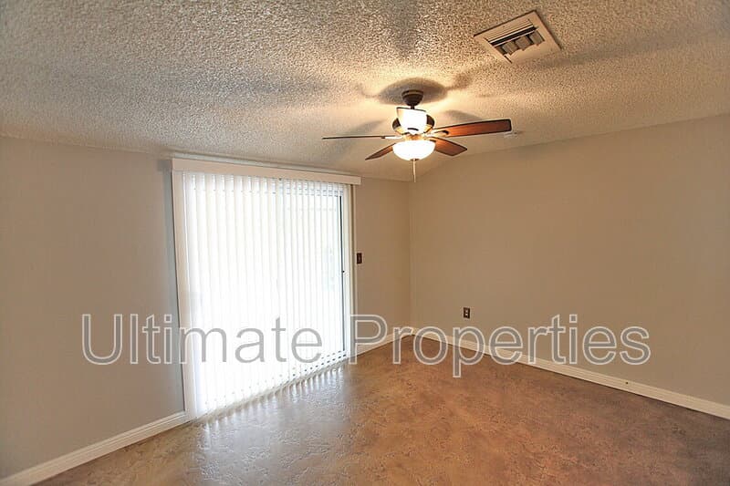 Sun City House: 9331 W Arrowhead Dr