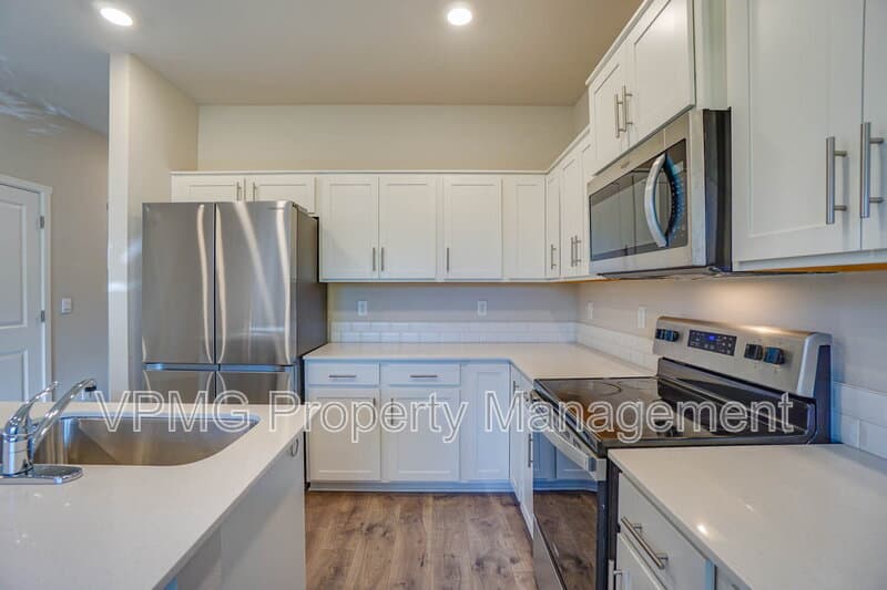 Vancouver House: 2641 Northeast 115th Plaza