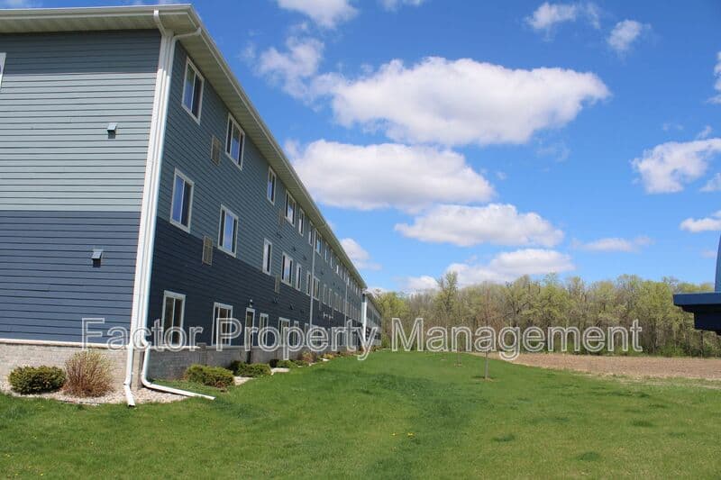 Belle Plaine Condo: 561 Elk Street South