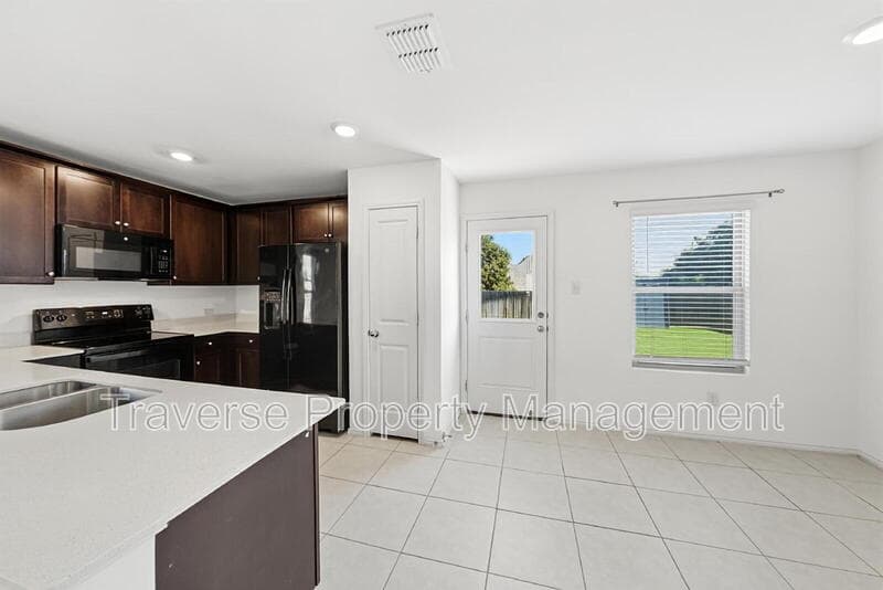 Azle House: 1380 Beach Dr
