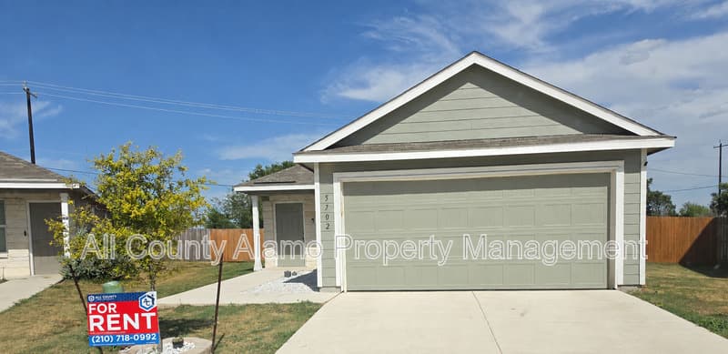 Von Ormy House: 5702 Repeating Wy