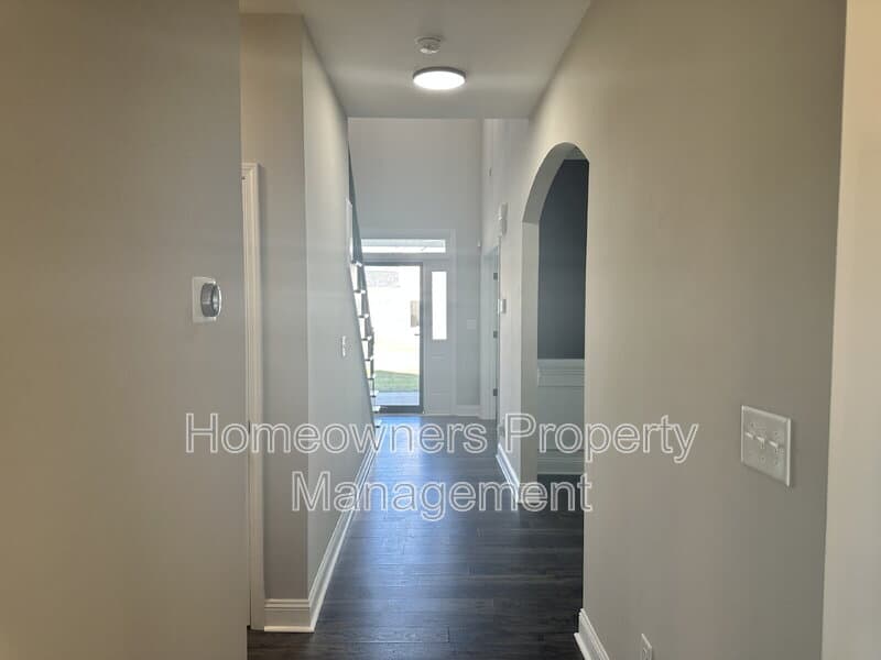 Raeford House: 143 Cromwell Court