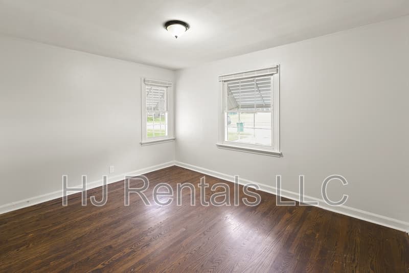 St. Louis House: 10139 Cabot Drive