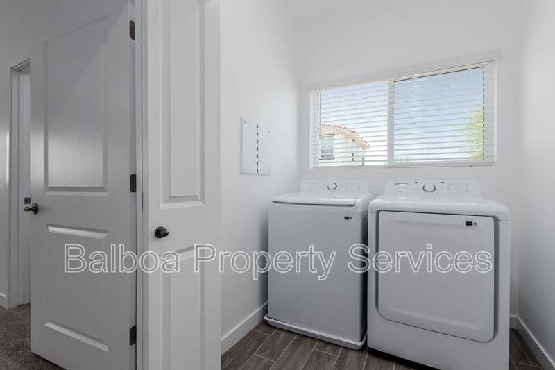Mesa Townhome: 1318 S 105th Pl