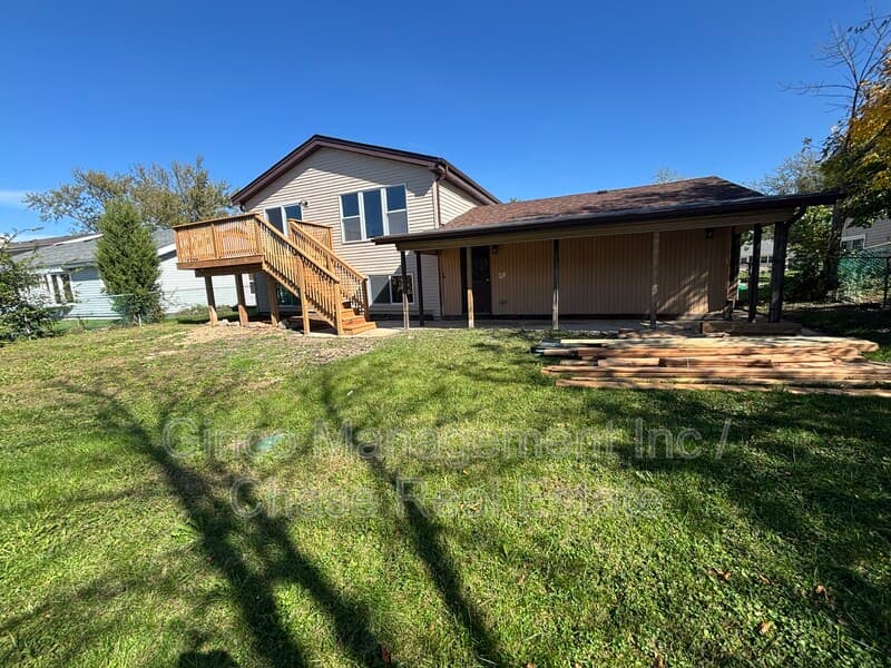 Frankfort House: 20032 South Sycamore Drive