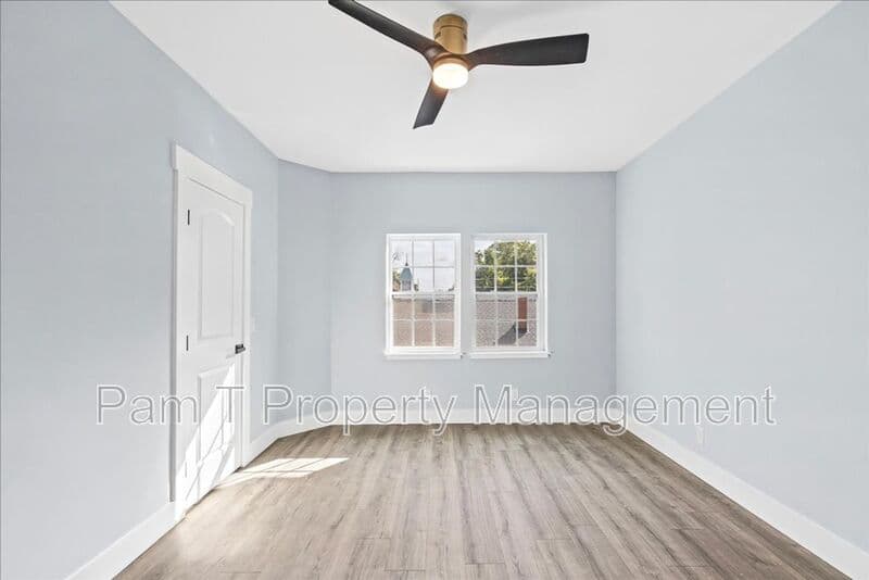 Savannah House: 3205 Burroughs St